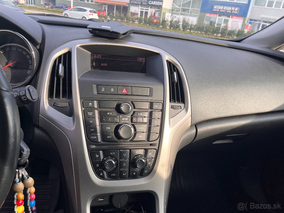 Opel Astra Sport Tourer - 8