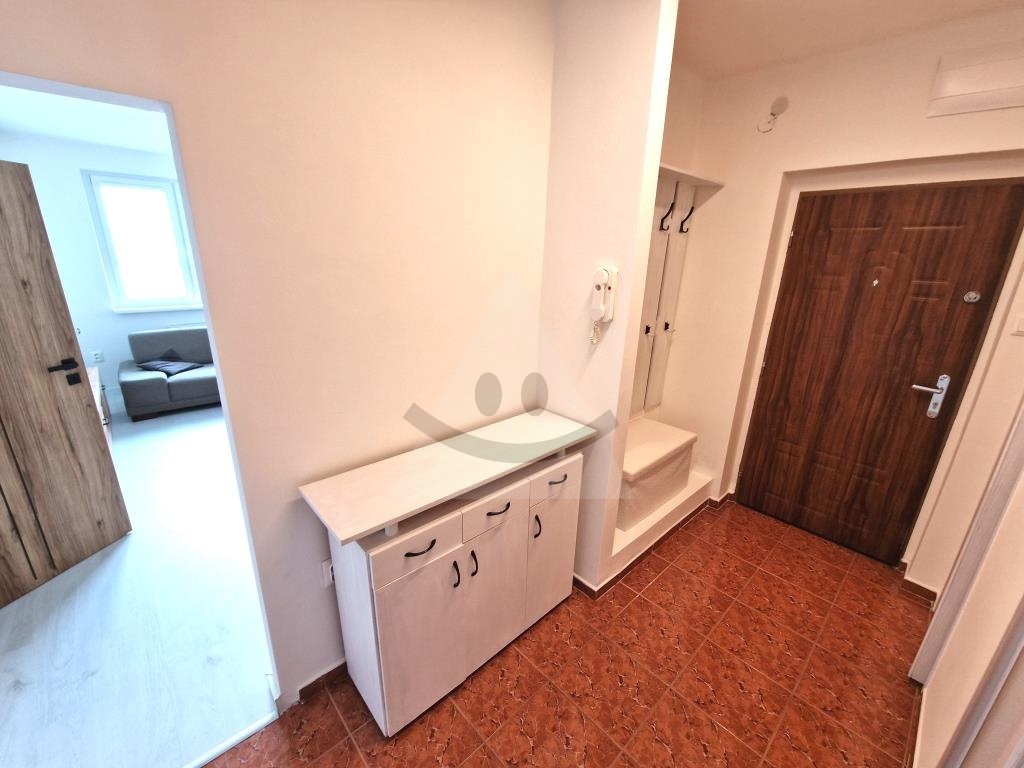 Na prenájom klimatizovaný 3-izb byt s loggiou v Komárne - 8