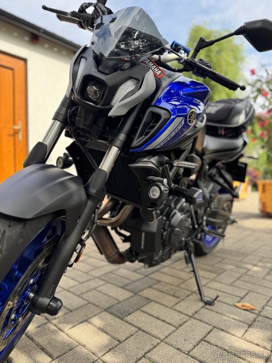 YAMAHA MT - 8