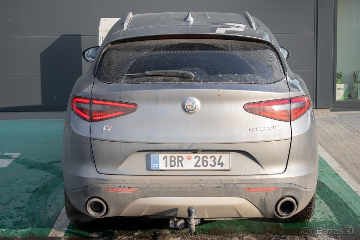 Alfa Romeo Stelvio - 8