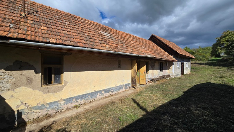 Dve chalupy v malebnej obci Devičany s pozemkom 2979 m2 - 8