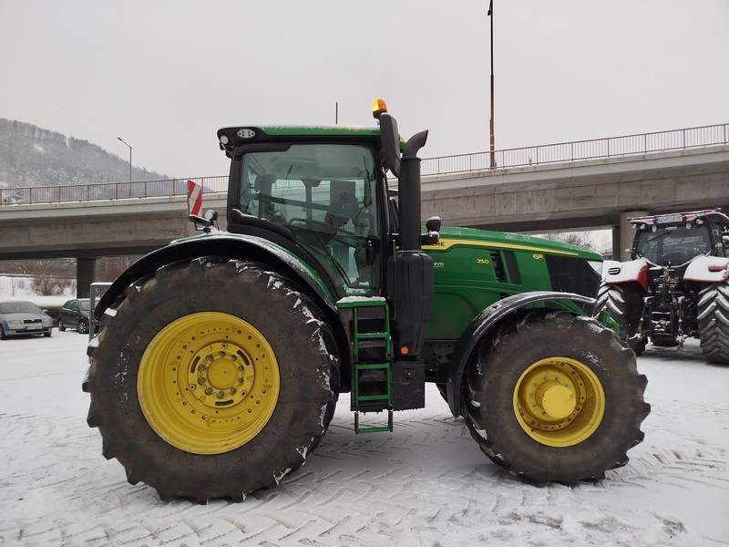 Traktor JOHN DEERE 6R250 - 8
