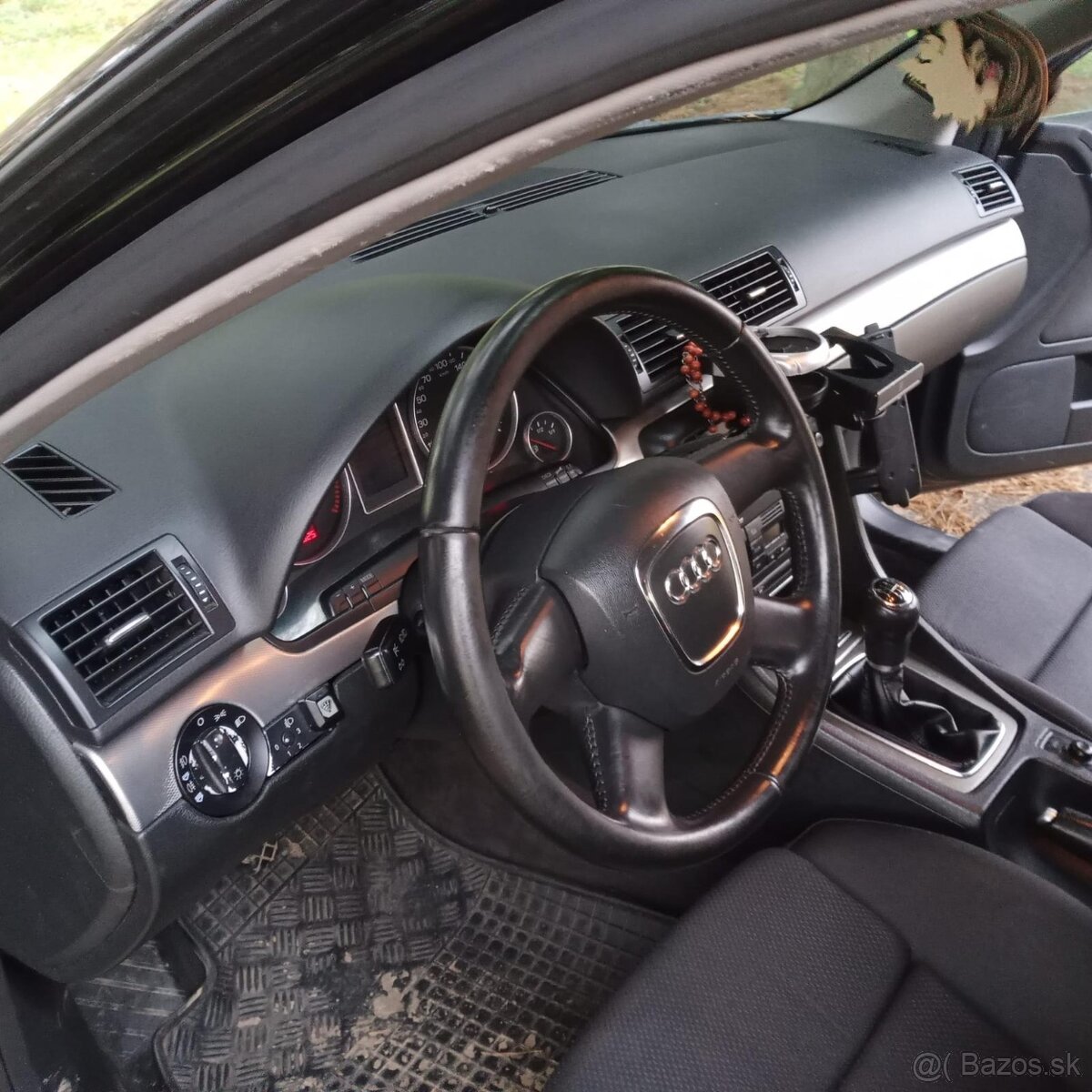 Predám nepojazdné Audi a4 b6 combi čierna farba - 8