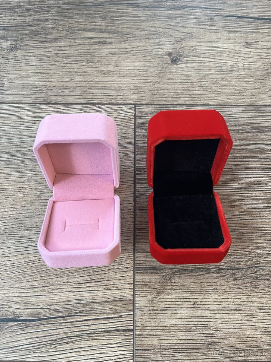 Uplne nove nausnicky Chanel v zlatej farbe v krabicke - 8