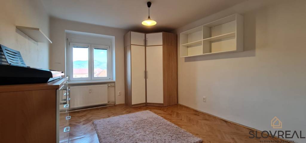 SLOVREAL na prenájom kompletne zrekonštruovaný 2,5i byt, Žia - 8