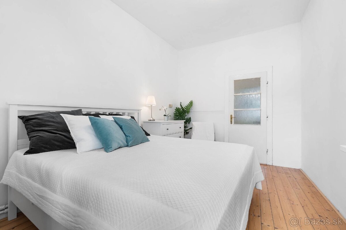 3–IZB. RD. V HISTORICKOM CENTRE SVÄTÉHO JURA - 8