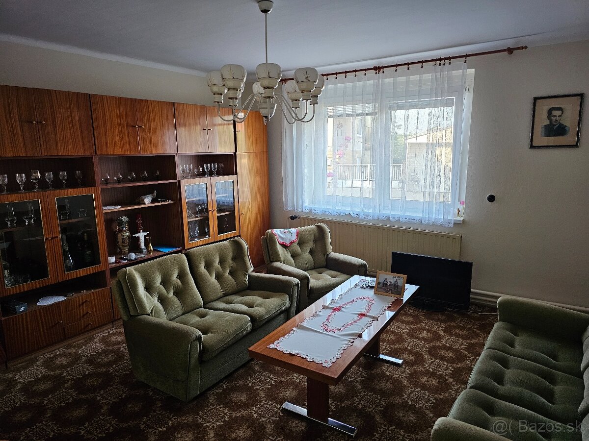 Predám rodinný dom vo Veľký Kostoľanoch na pozemku 2158 m² - 8