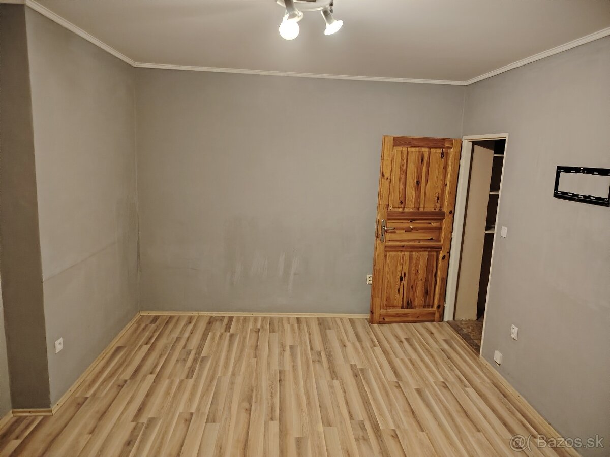 Predám 2- izbový byt na Starom sídlisku - 8