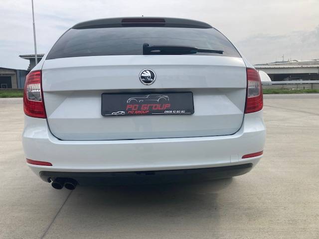 Škoda Superb Combi 2.0 TDI DSG,2015,NAVI,XENON - 8
