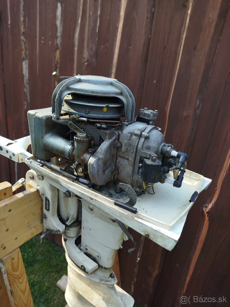 ZÁVESNÝ LODNÝ MOTOR VOLVO PENTA 25HP - 8