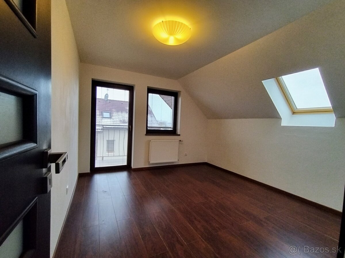 VÝHODNÁ KÚPA - SAMOSTATNÝ RODINNÝ DOM S GARÁŽOU - 8