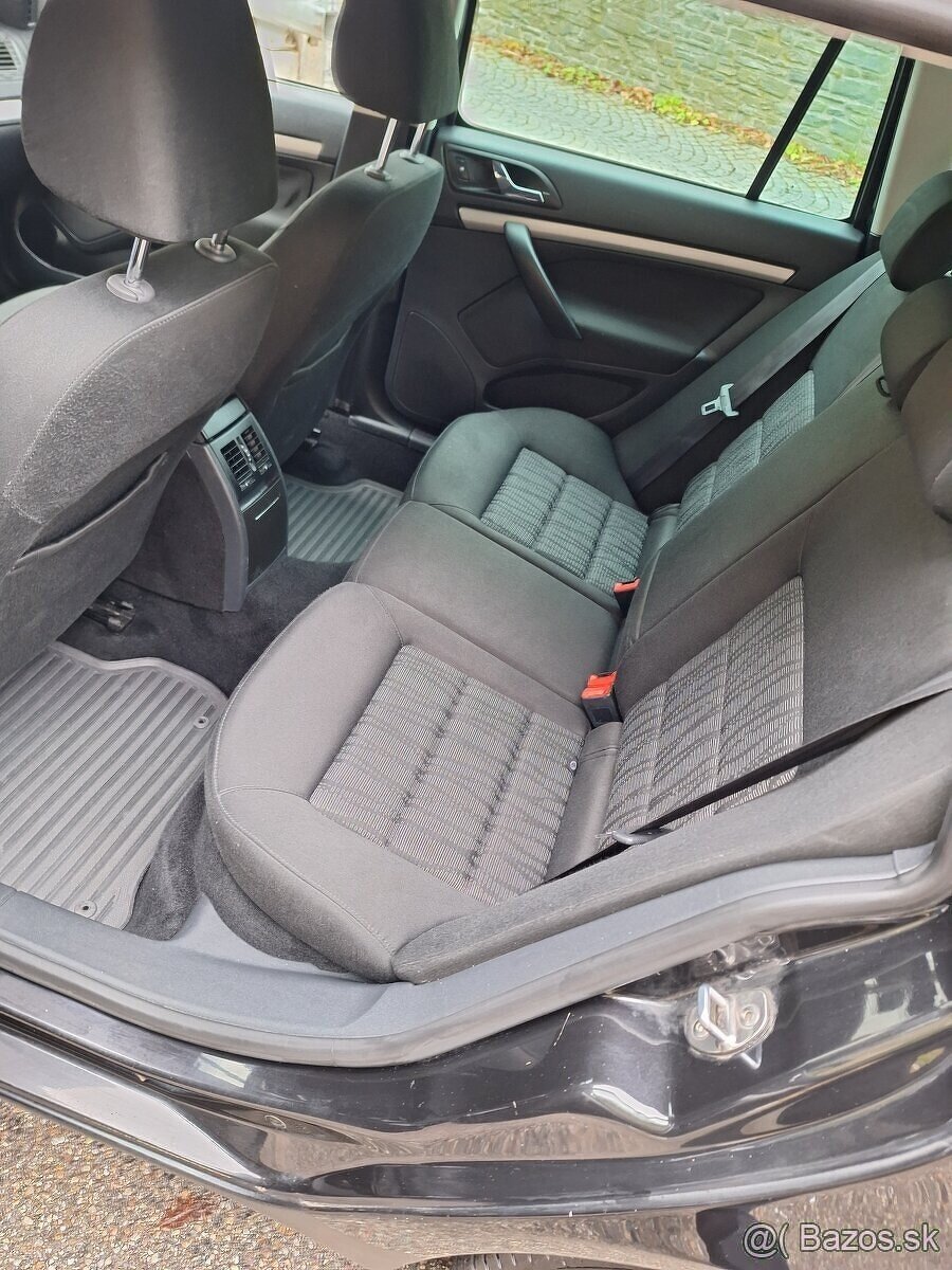 Predám Škoda Octavia 2 combi 2010 1,6tdi. - 8