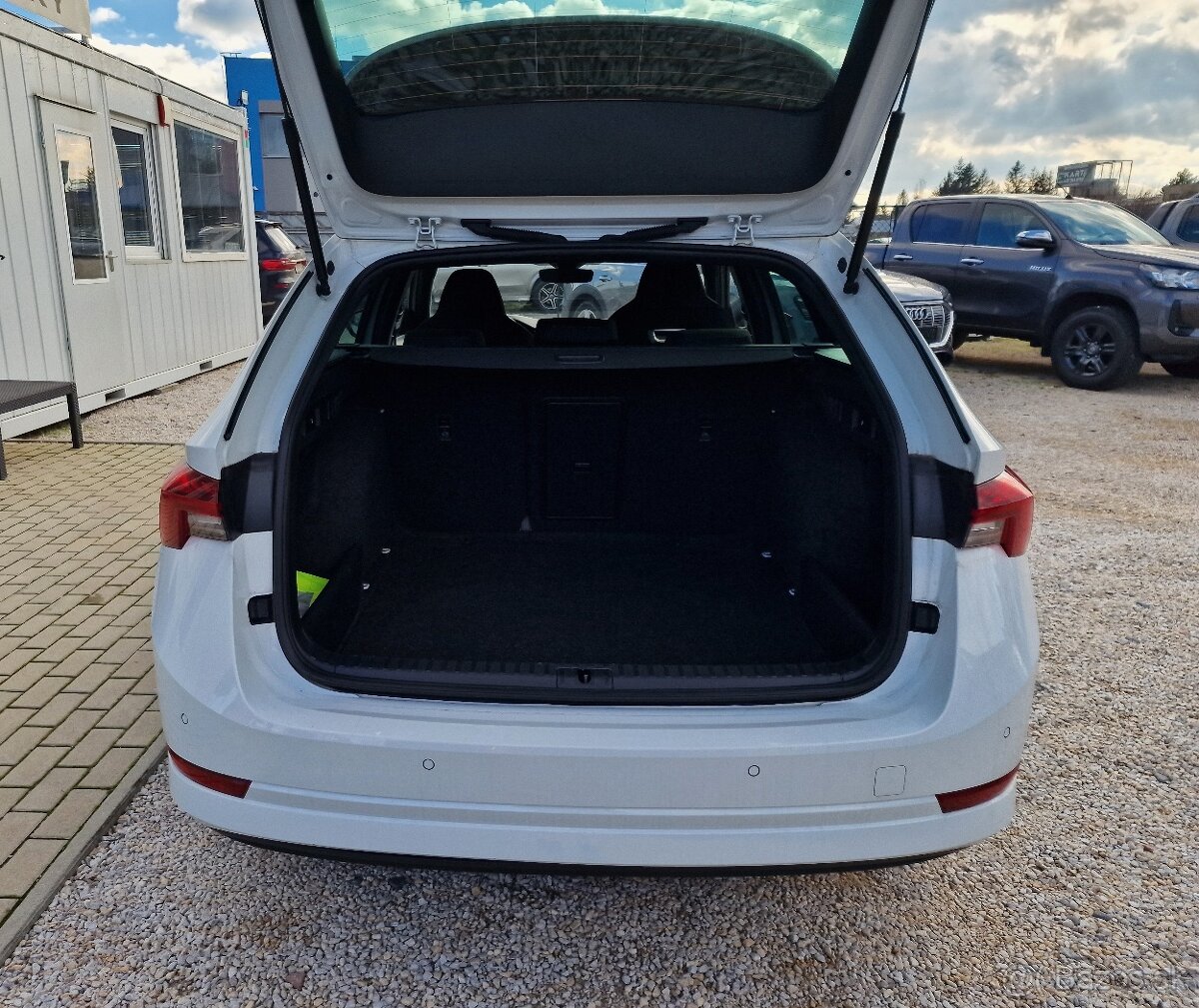 ŠKODA OCTAVIA COMBI 2.0 TDI SCR STYLE - 8