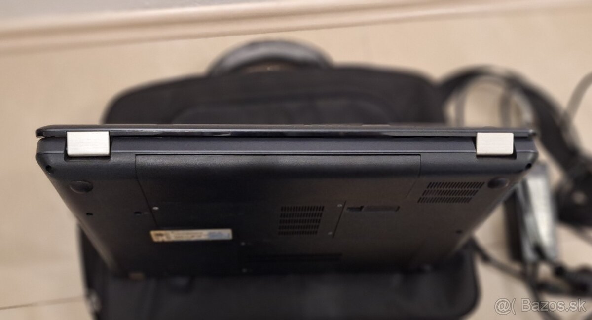 Predám notebook HP G62 i3 - 8