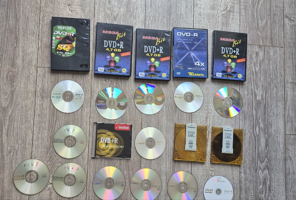 DVD A CD spolu cca 20 ks - 8