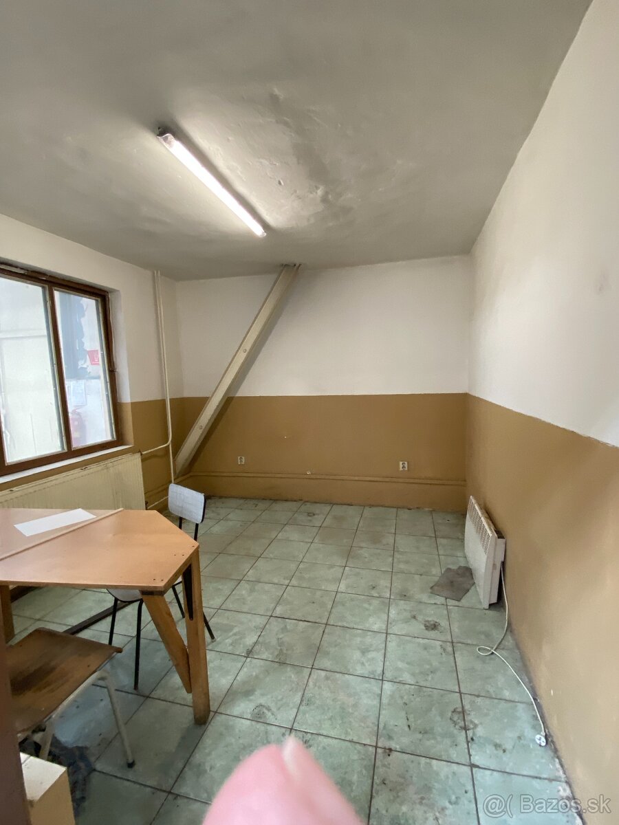 Skladovacia a výrobná hala 764 m2 pri diaľničnom privádzači - 8