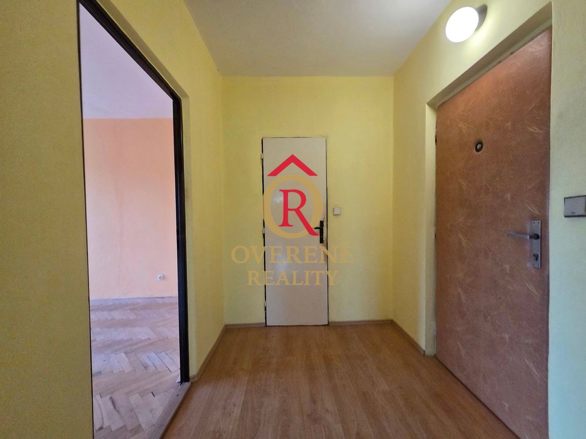 Na predaj veľký 3 izbový byt s komorou a 4 lodžiami v centre - 8