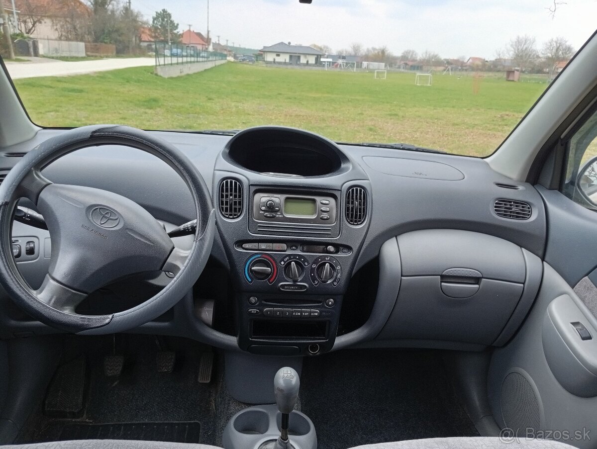Predám Toyota Yaris Verso 1,5 vvti - 8