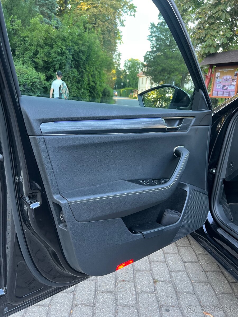 Škoda Superb 2.0 TDi DSG PREMIUM 110kw Combi Matrix Pano - 8