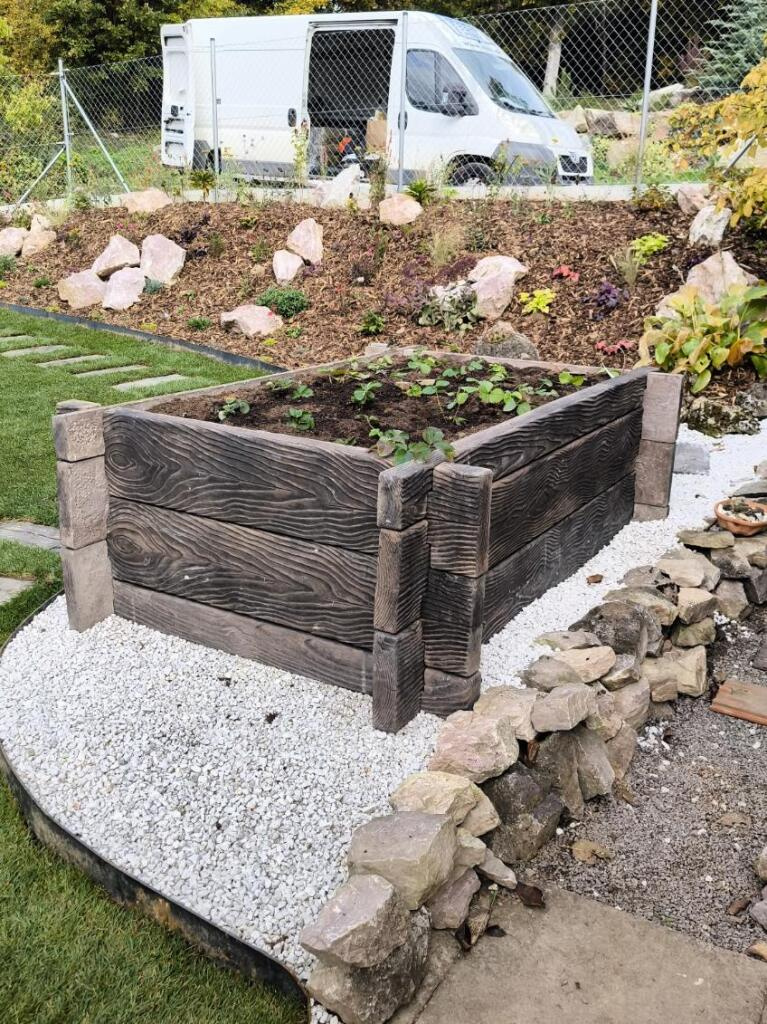 Vyvýšený záhon betónový imitácia dreva - 8