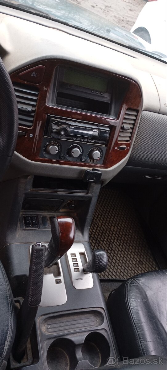 Mitsubishi Pajero - 8