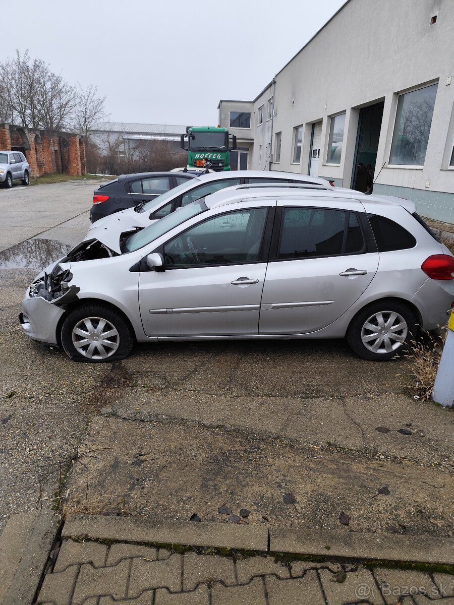 Predám havarované Renault Clio - 8