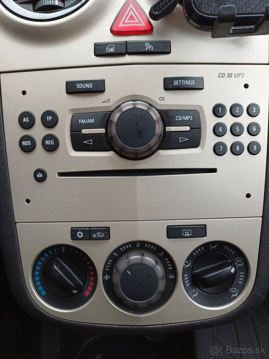 Opel Corsa 1,2 - 87 000 Km - klimatizácia - 8