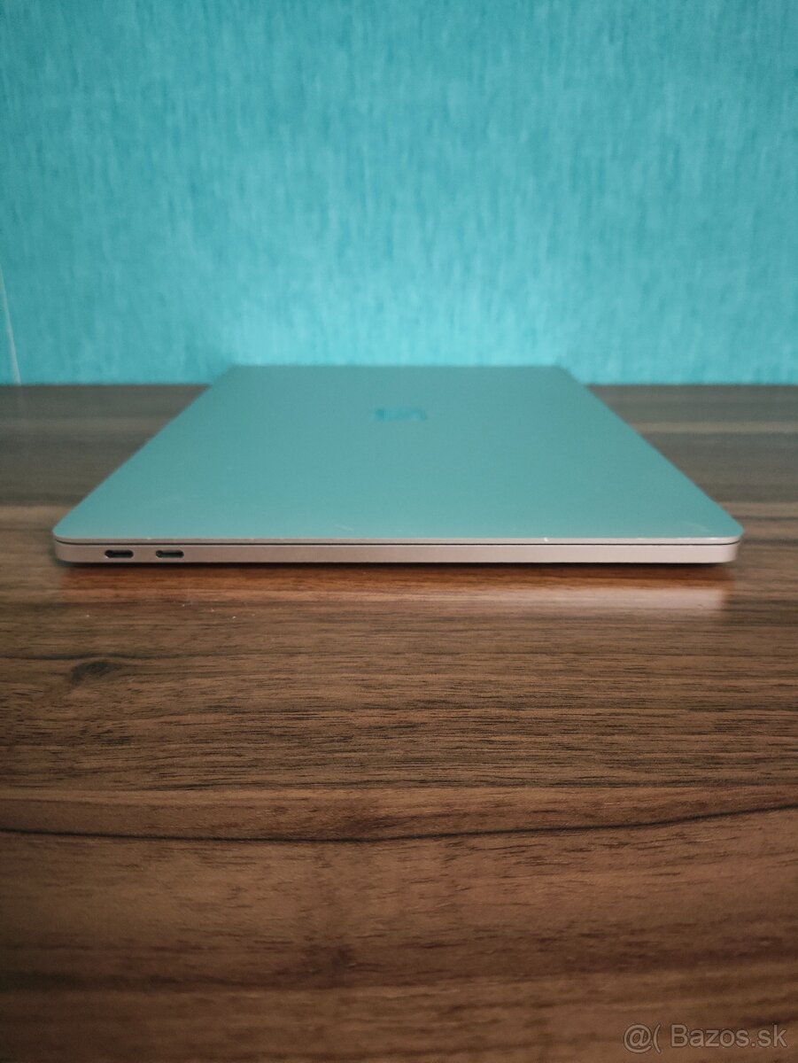 MacBook Pro 2017 | i5 • 8GB • 256GB SSD - 8