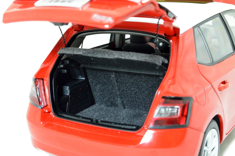 Predám kvalitný model PAUDI 1:18 , Škoda Fabia 3 ročník, 201 - 8