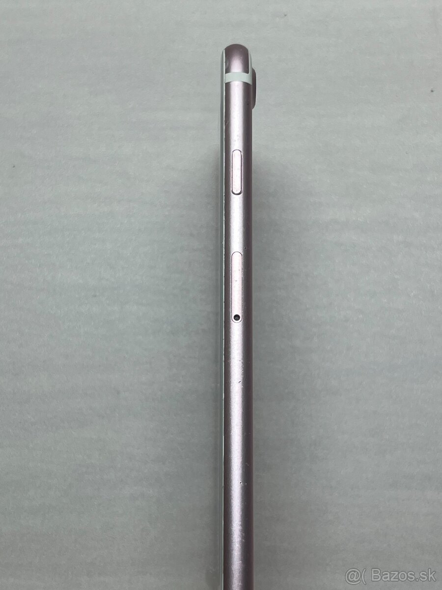 IPHONE 7 • 128GB - 8