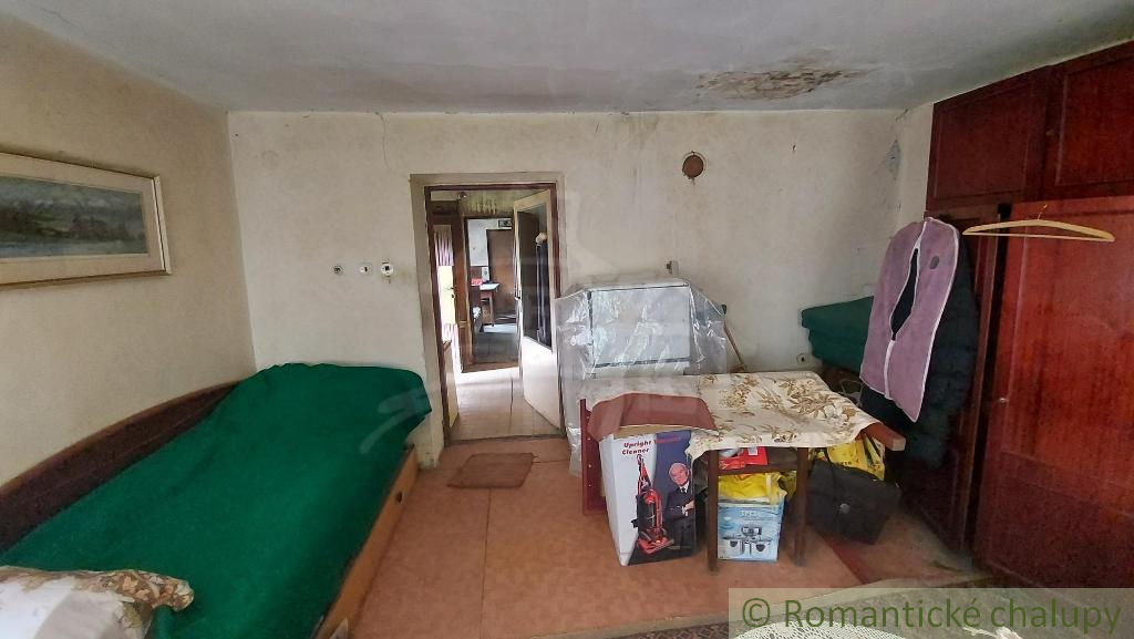 Malá chalúpka na polosamote, v blízkosti mesta Myjava, s v - 8