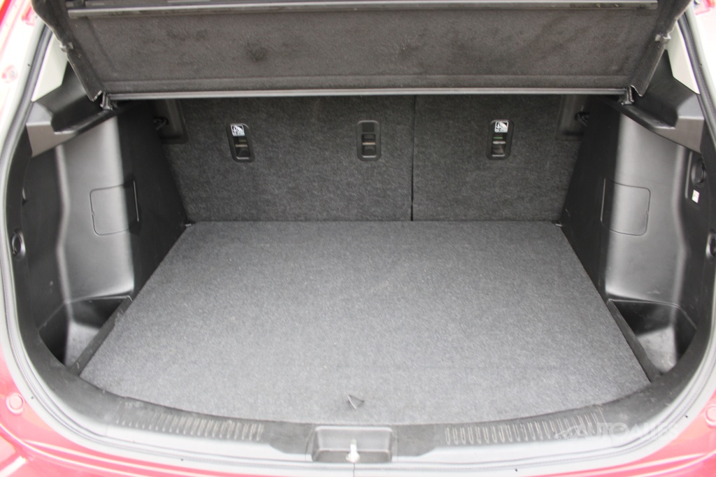 Suzuki SX4 S-Cross 1,4 i BOOSTERJET 4x4 103 kW ALL GRIP PREM - 8