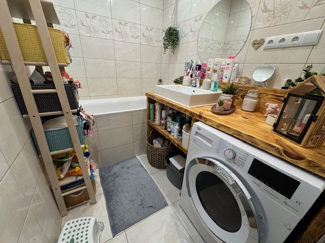 PREDAJ 2-izbového zrekonštruovaného bytu SEREĎ - 8