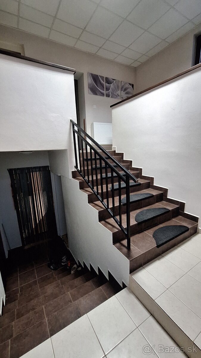 Rodinný dom na samote blízko jazera + 2,4 ha pôdy - 8