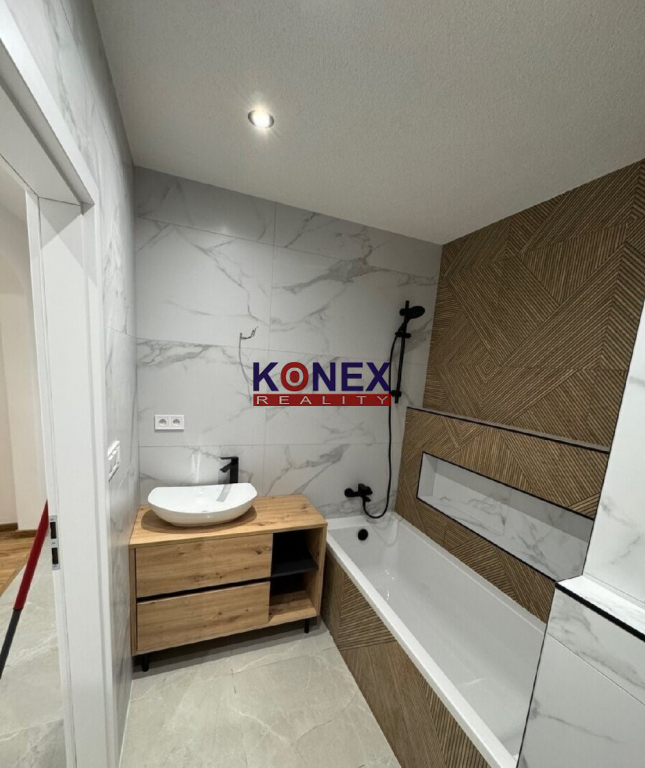 Na predaj moderný, kompletne zrekonštruovaný 4-izbový byt v - 8