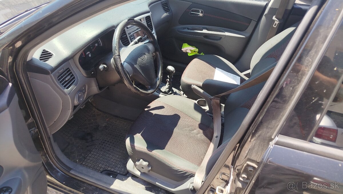 Kia Rio - 8