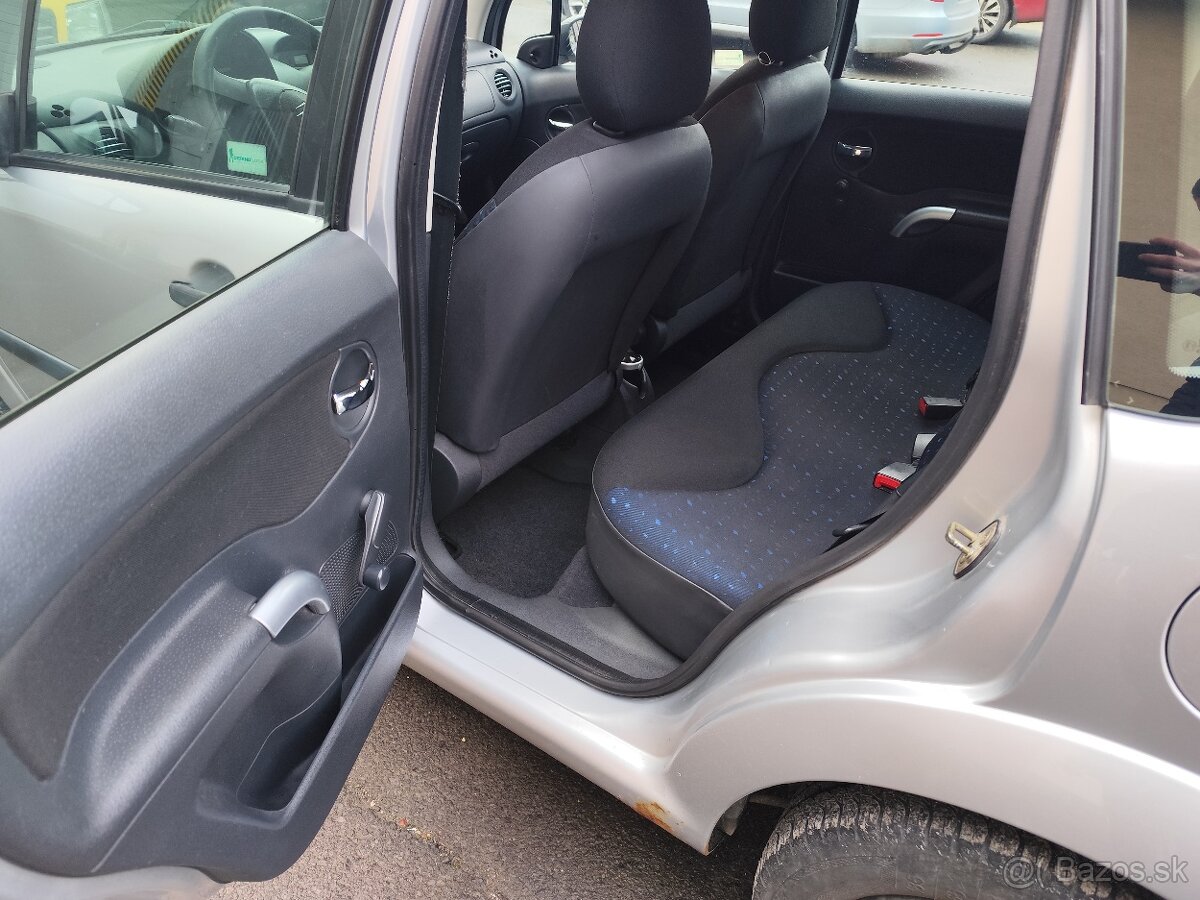 Citroen C3 1.1i benzín 2005 - 8