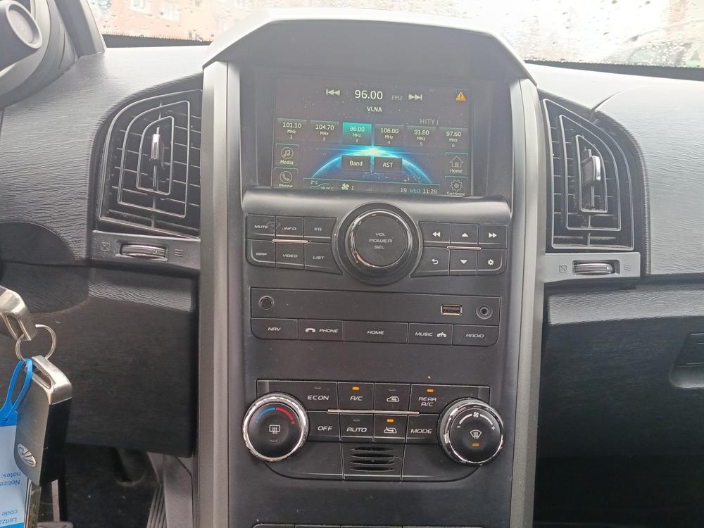 Mahindra XUV XUV500 - 8