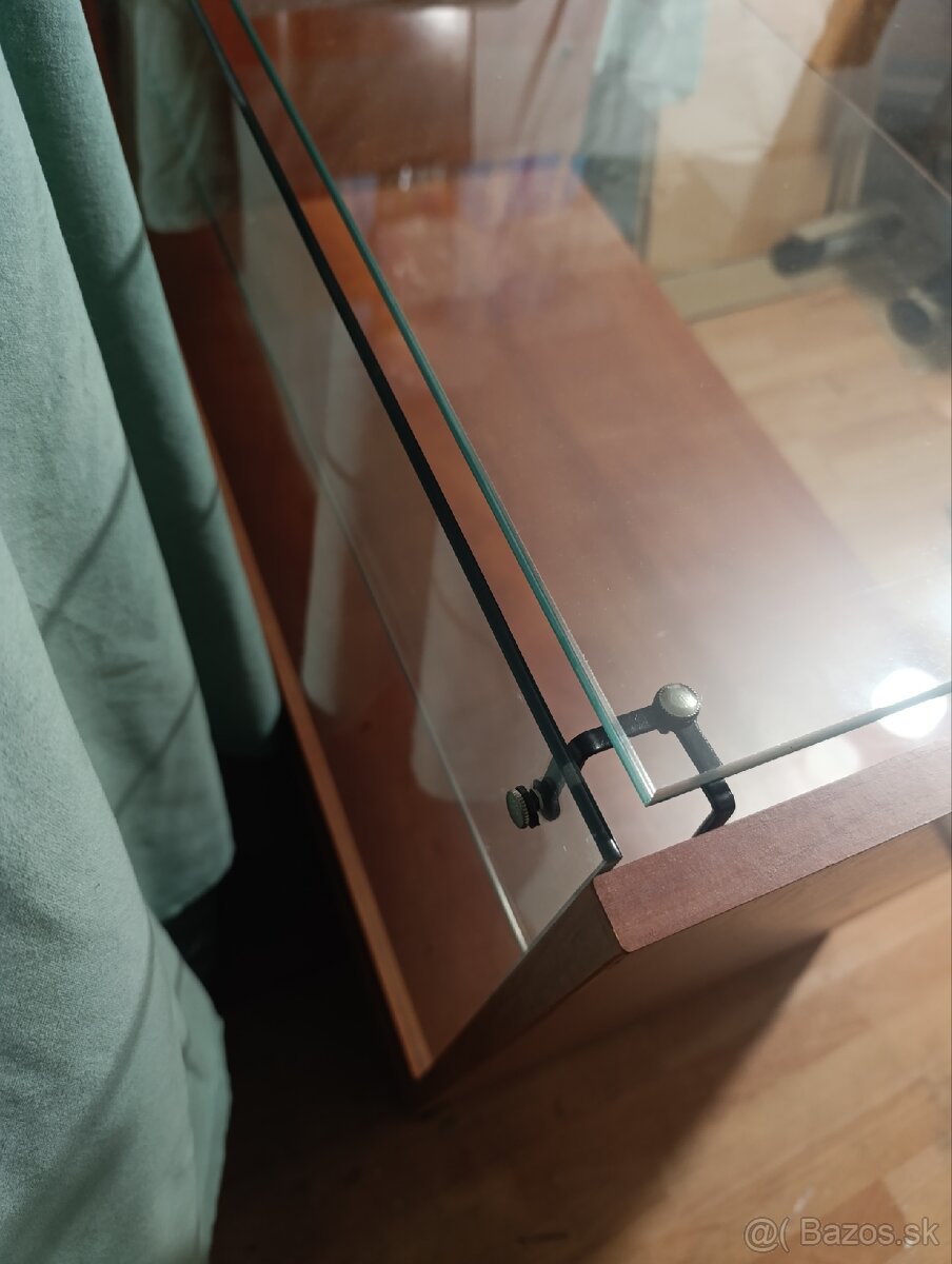 Hnedé pulty do prevádzky alebo dielne - 8