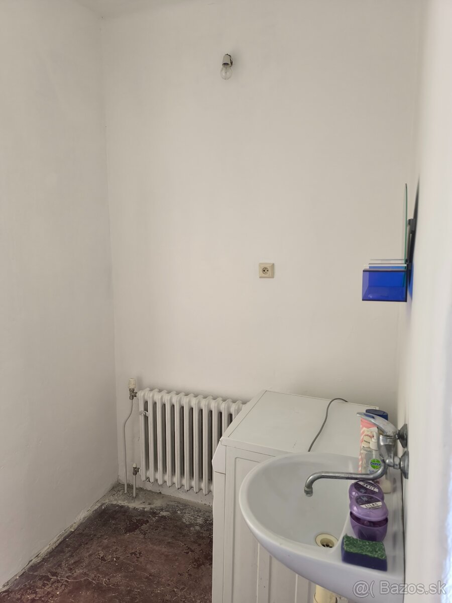 Predám rodinný dom v centre obci Dvorníky 4+1. - 8