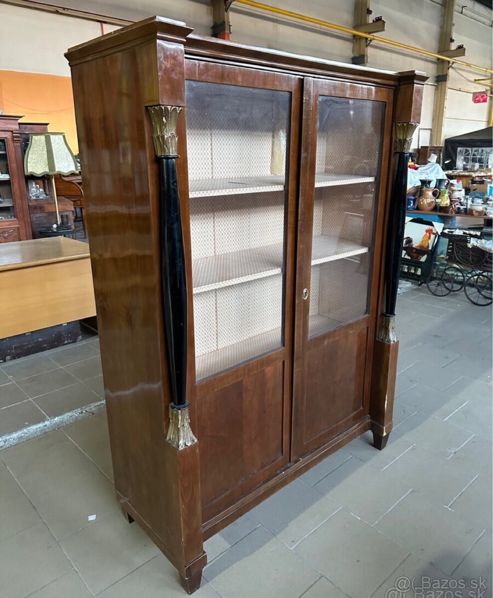 starožitná Vitrínová knižnica - 8