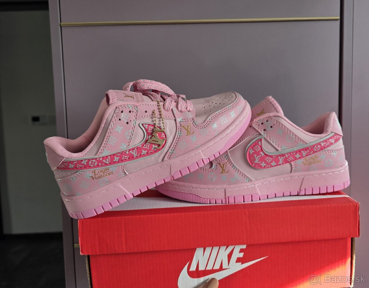 Tenisky Nike Air max LV - 8