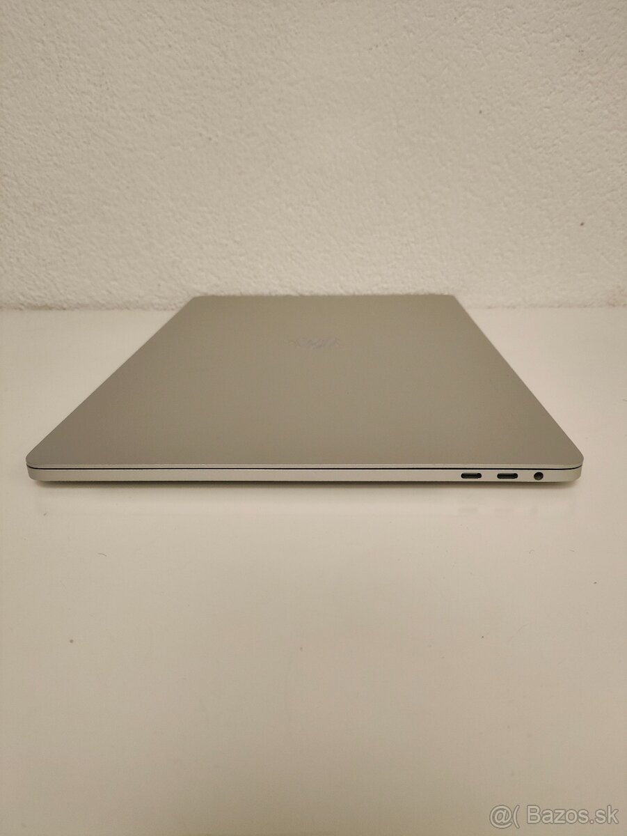 MacBook Pro 15 (2018, A1990) | Intel Core i7 2.2 GHz • 16 GB - 8