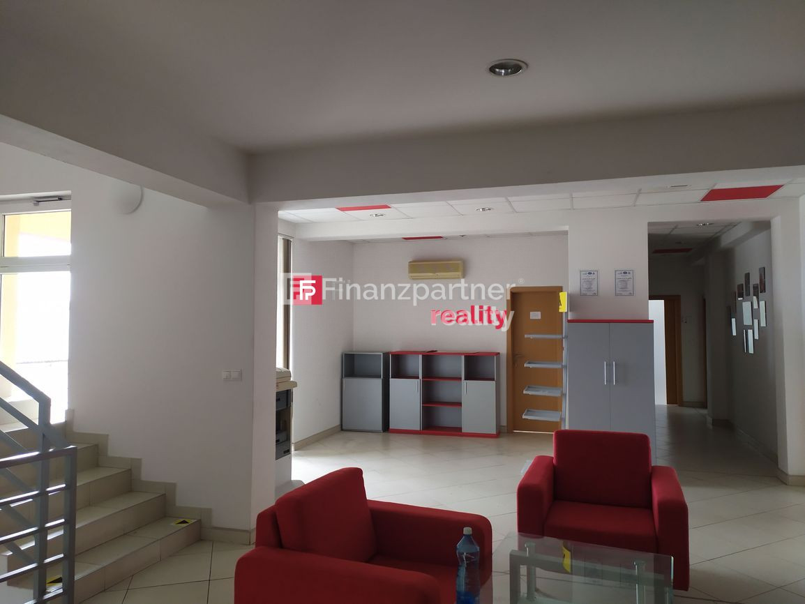 Obchodno-administratívny objekt s veľkým skladovým priestoro - 8