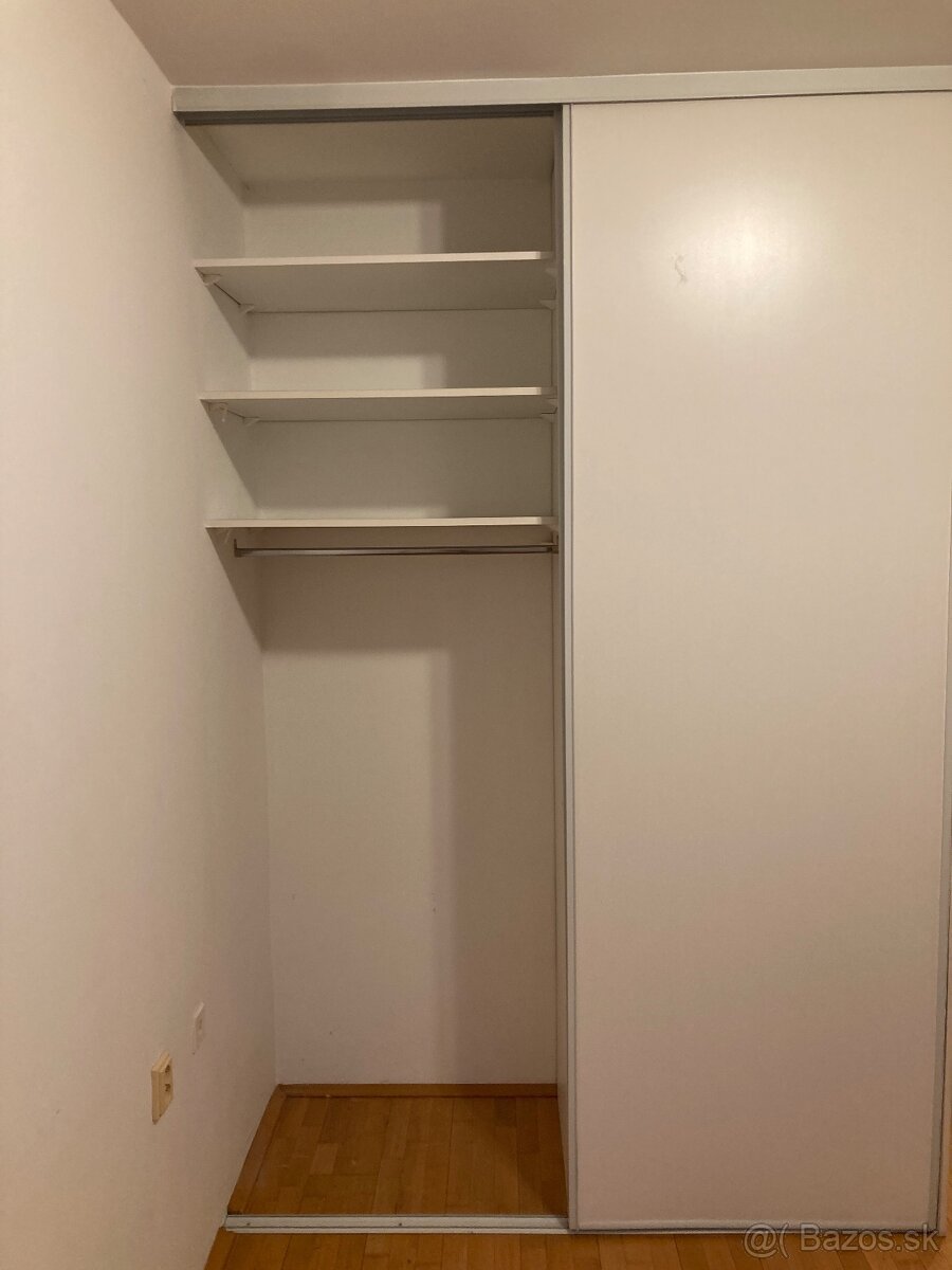 Kuchynske skrinky+vstavana skrina - 8