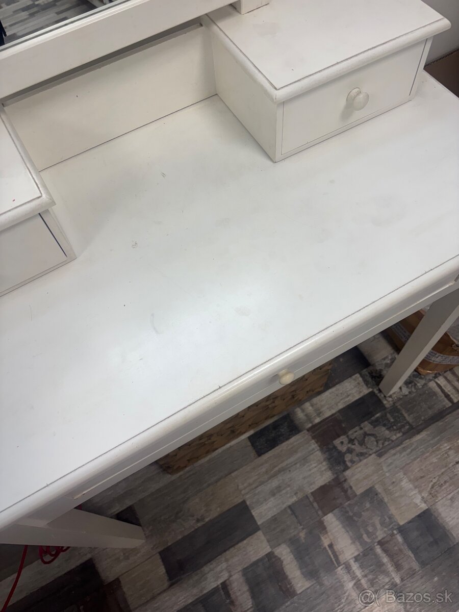 Kozmetický stolík - 8