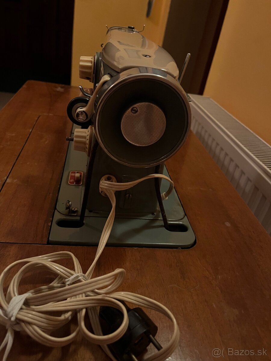 Stolový šijací stroj - 8