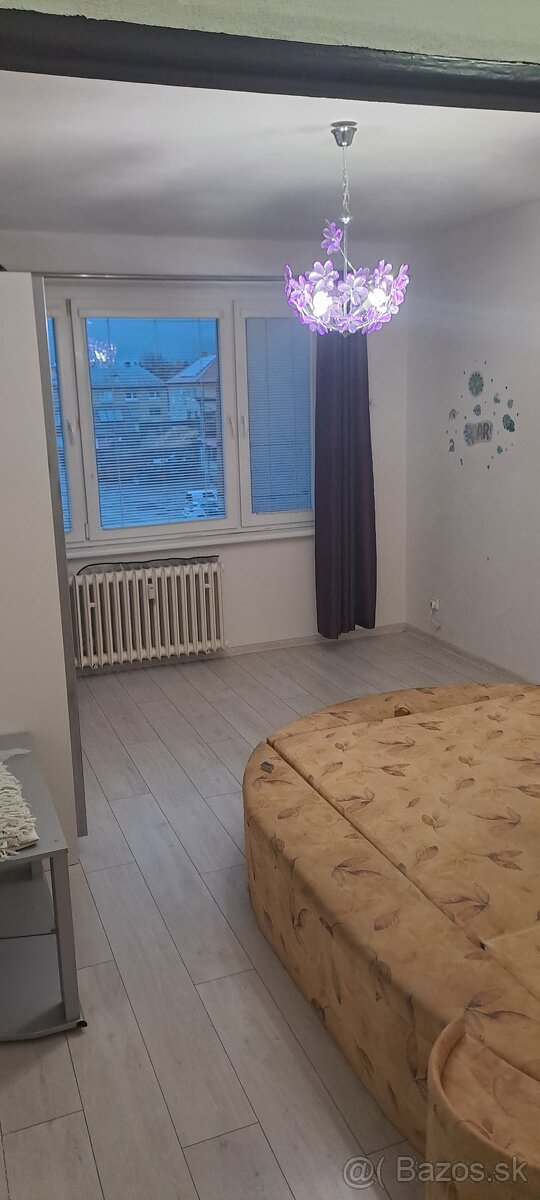 Prenájom 2,5 izbový byt ZC - 8