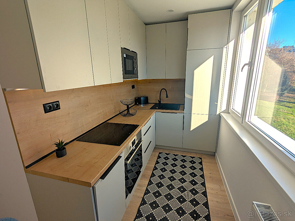 Štýlový, rekonšt. 2-izb. Galaktická ul., Lo, 2.p,voľný kúpou - 8