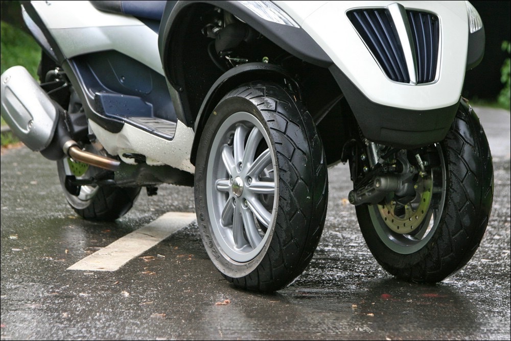 Piaggio MP3 300ie HYBRID - vodičak “B” - 8